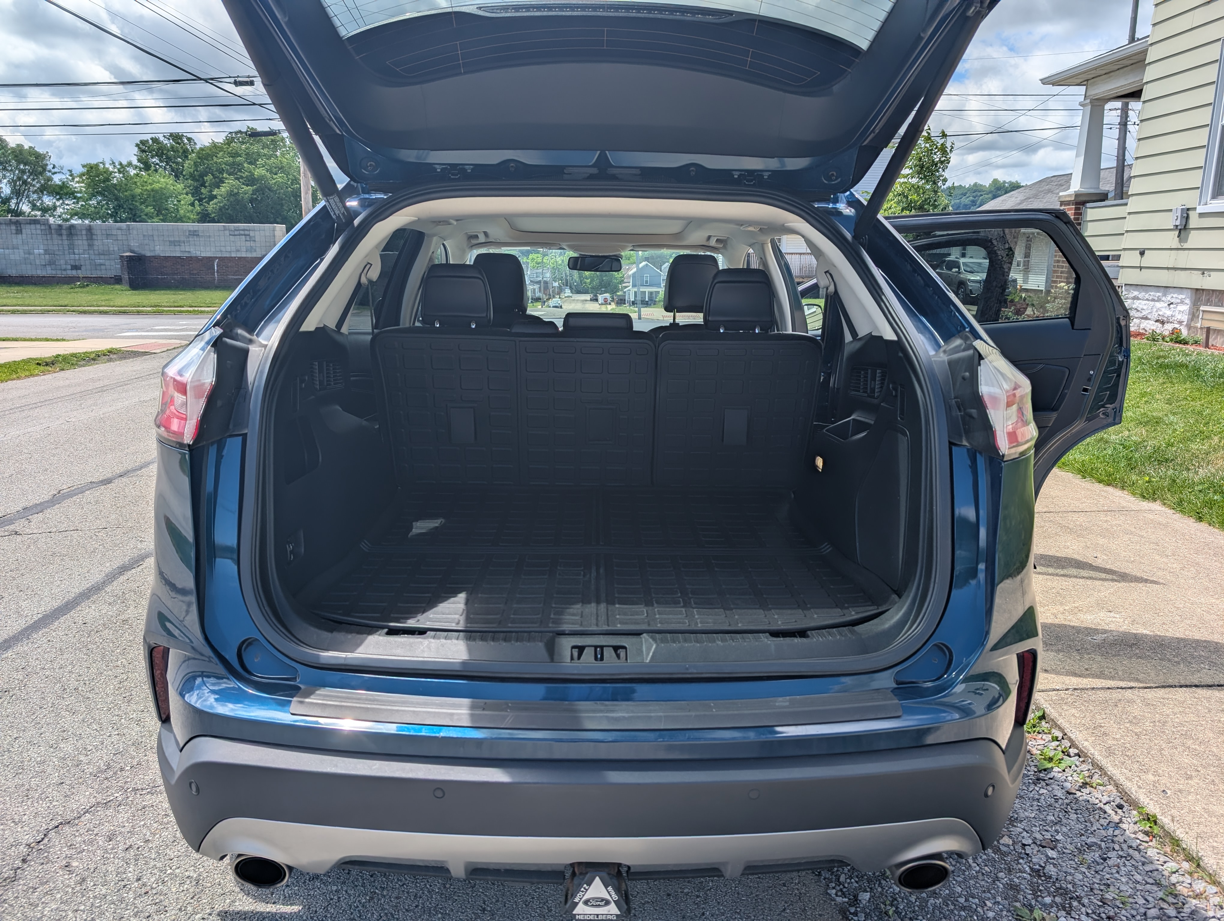 Used 2020 Ford Edge Titanium w/ Class II Trailer Tow Package AWD/4WD image 10