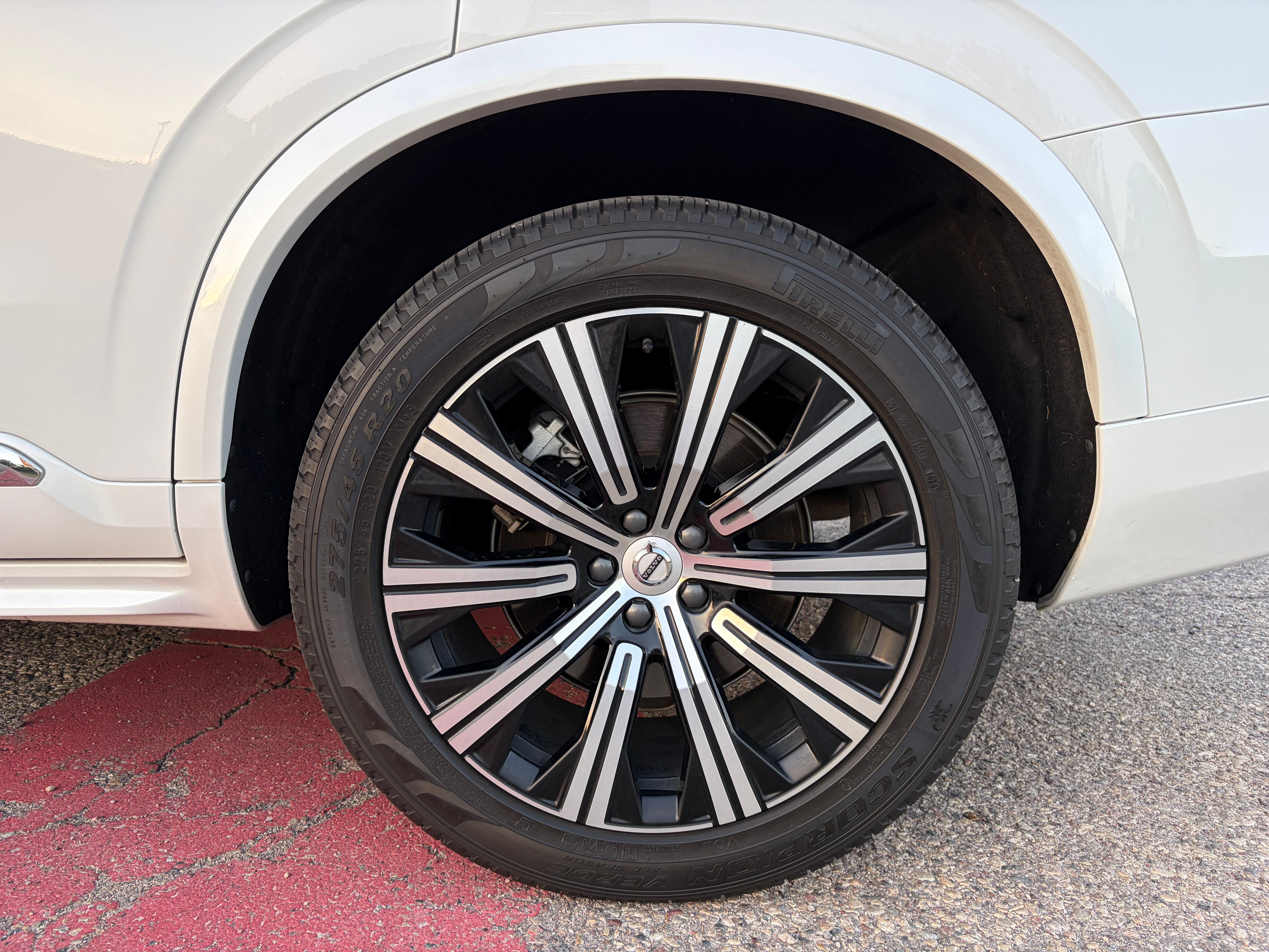 Used 2025 Volvo XC90 B5 Core w/ Protection Package Premier AWD/4WD image 12