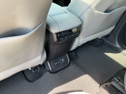 Used 2020 Toyota Highlander Platinum FWD image 12