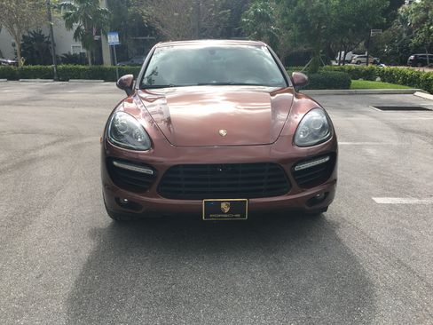 Used 2012 Porsche Cayenne Turbo AWD/4WD image 2
