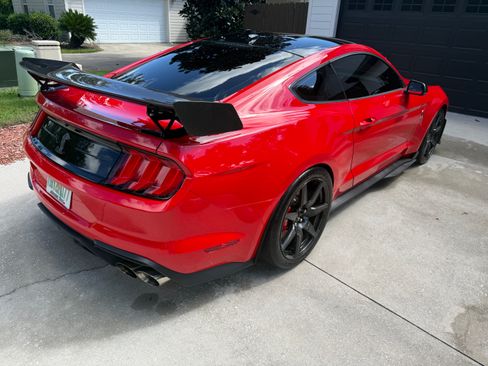 Used 2021 Ford Mustang Shelby GT500 w/ Carbon Fiber Track Pack RWD image 5