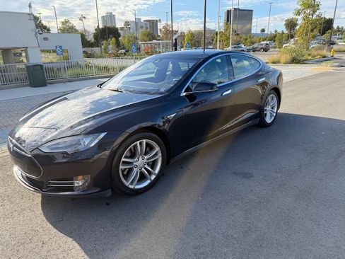 Used 2015 Tesla Model S 85 image 4