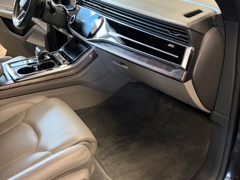 Used 2019 Audi Q8 Prestige image 18