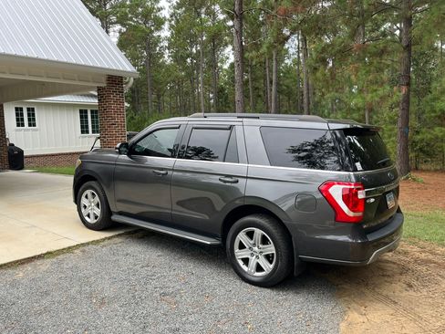 Used 2020 Ford Expedition XLT w/ Equipment Group 202A image 4