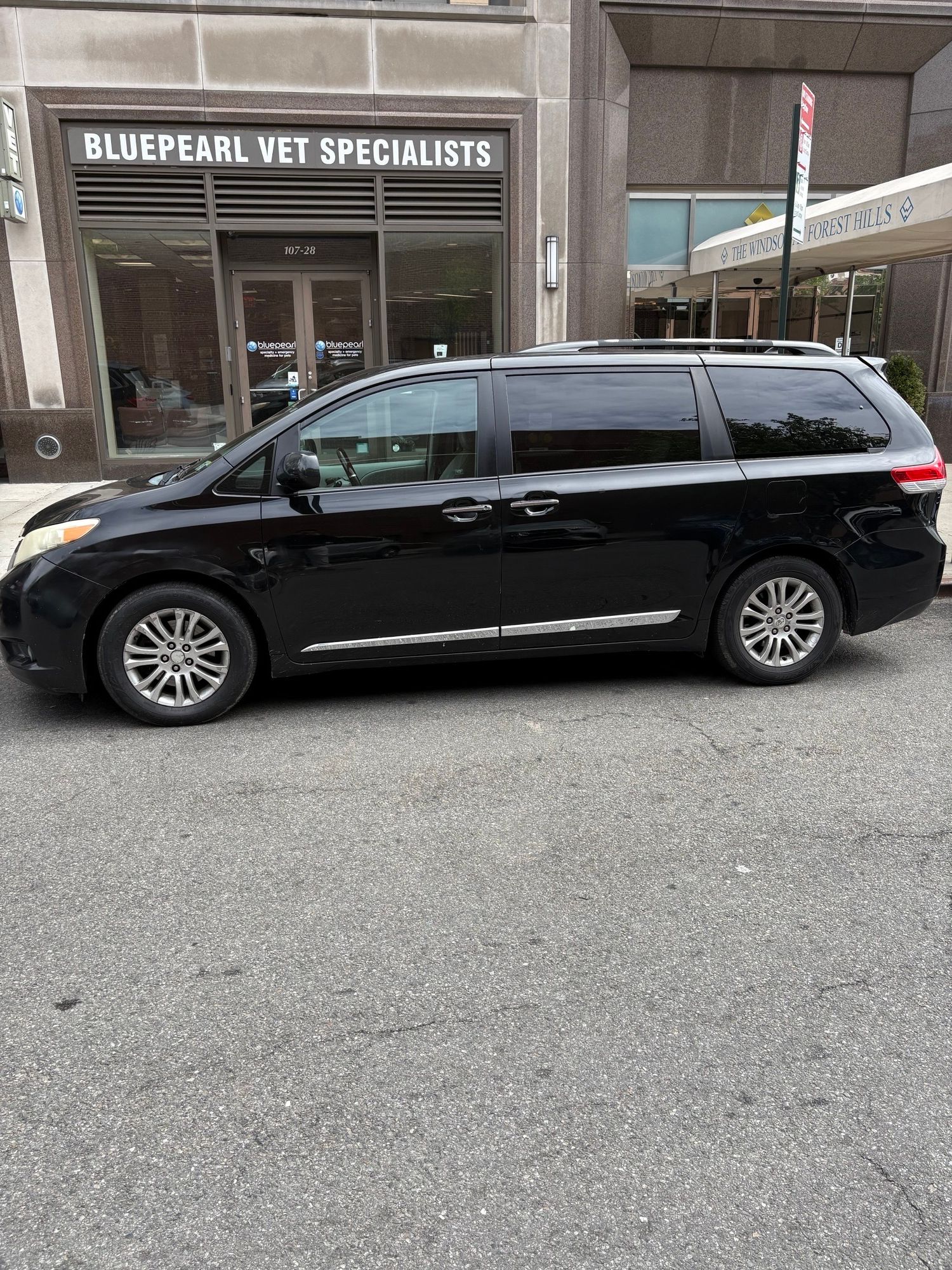 Used 2011 Toyota Sienna XLE w/ Premium Pkg FWD image 6