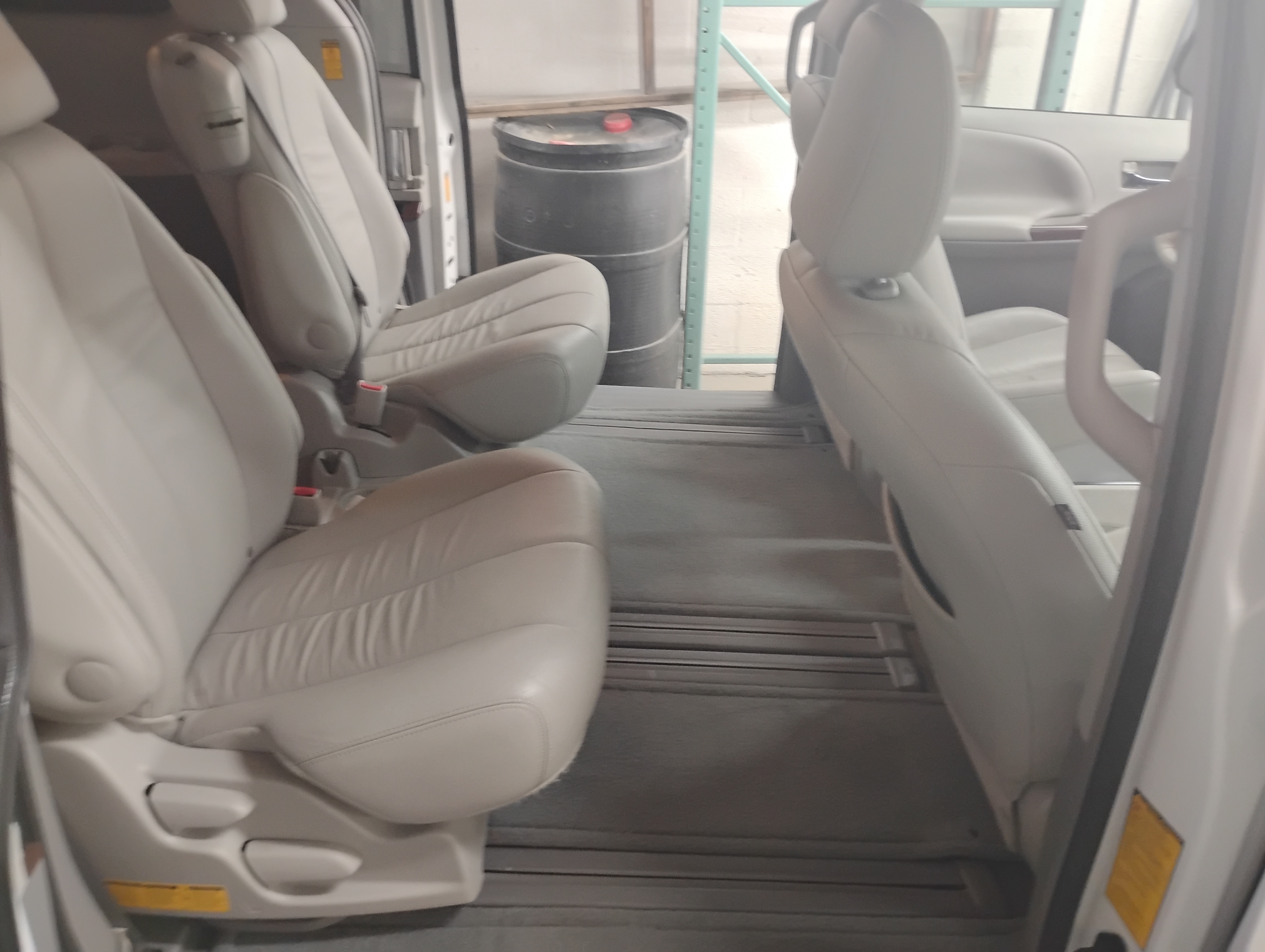 Used 2014 Toyota Sienna XLE FWD image 18