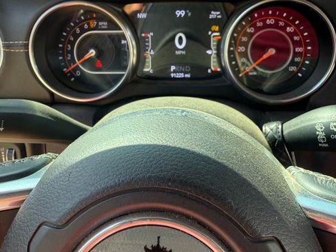 Used 2018 Jeep Wrangler Unlimited Sahara AWD/4WD image 5