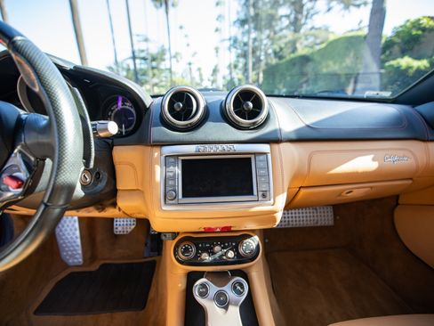 Used 2012 Ferrari California image 30
