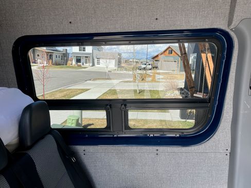 Used 2011 Mercedes-Benz Sprinter 2500 image 9