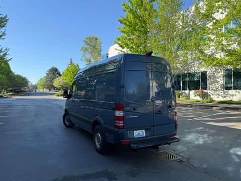 Used 2018 Mercedes-Benz Sprinter 2500 image 8
