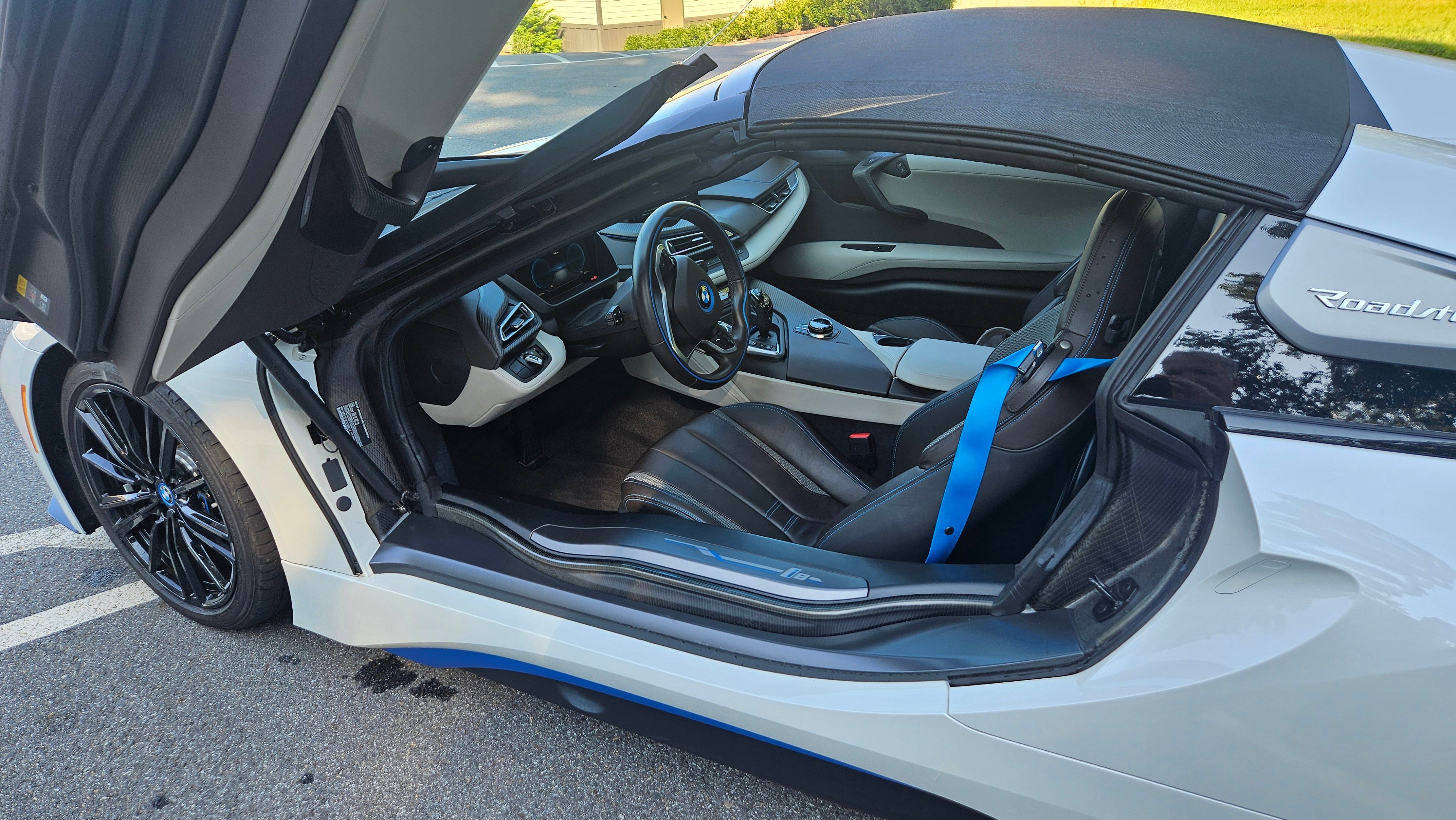 Used 2019 BMW i8 Roadster AWD/4WD image 17