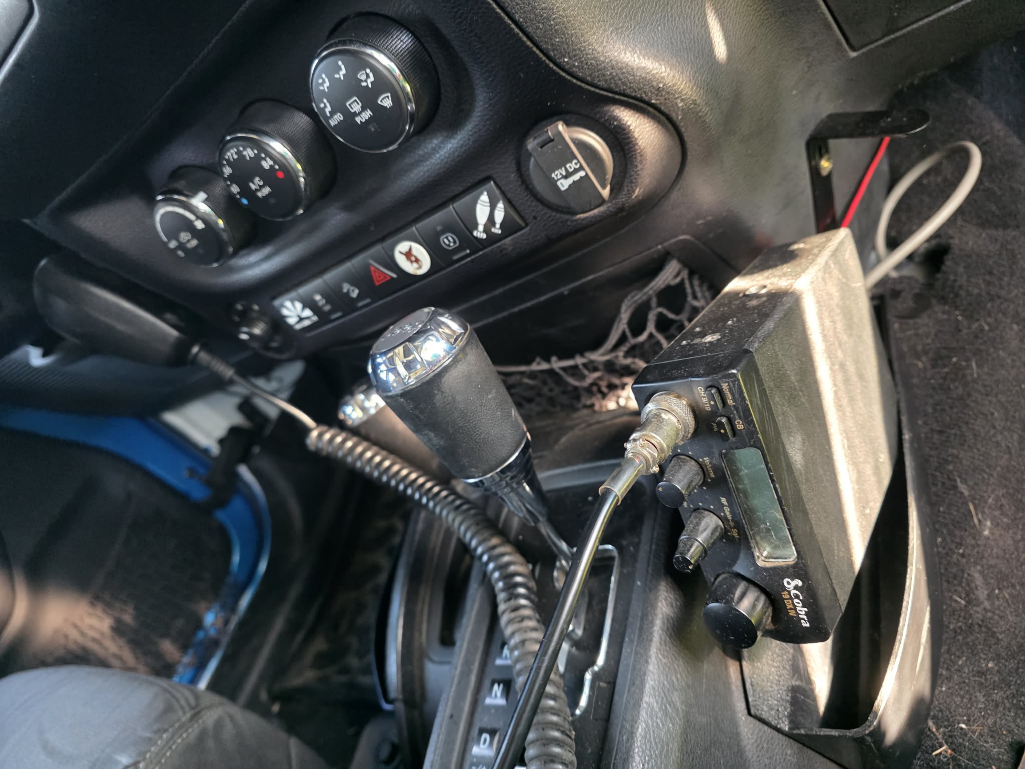 Used 2016 Jeep Wrangler Unlimited Rubicon w/ Connectivity Group AWD/4WD image 12