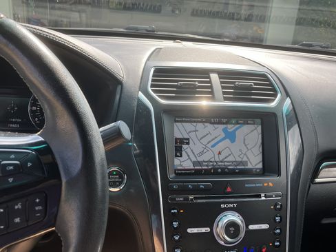 Used 2016 Ford Explorer Platinum image 12