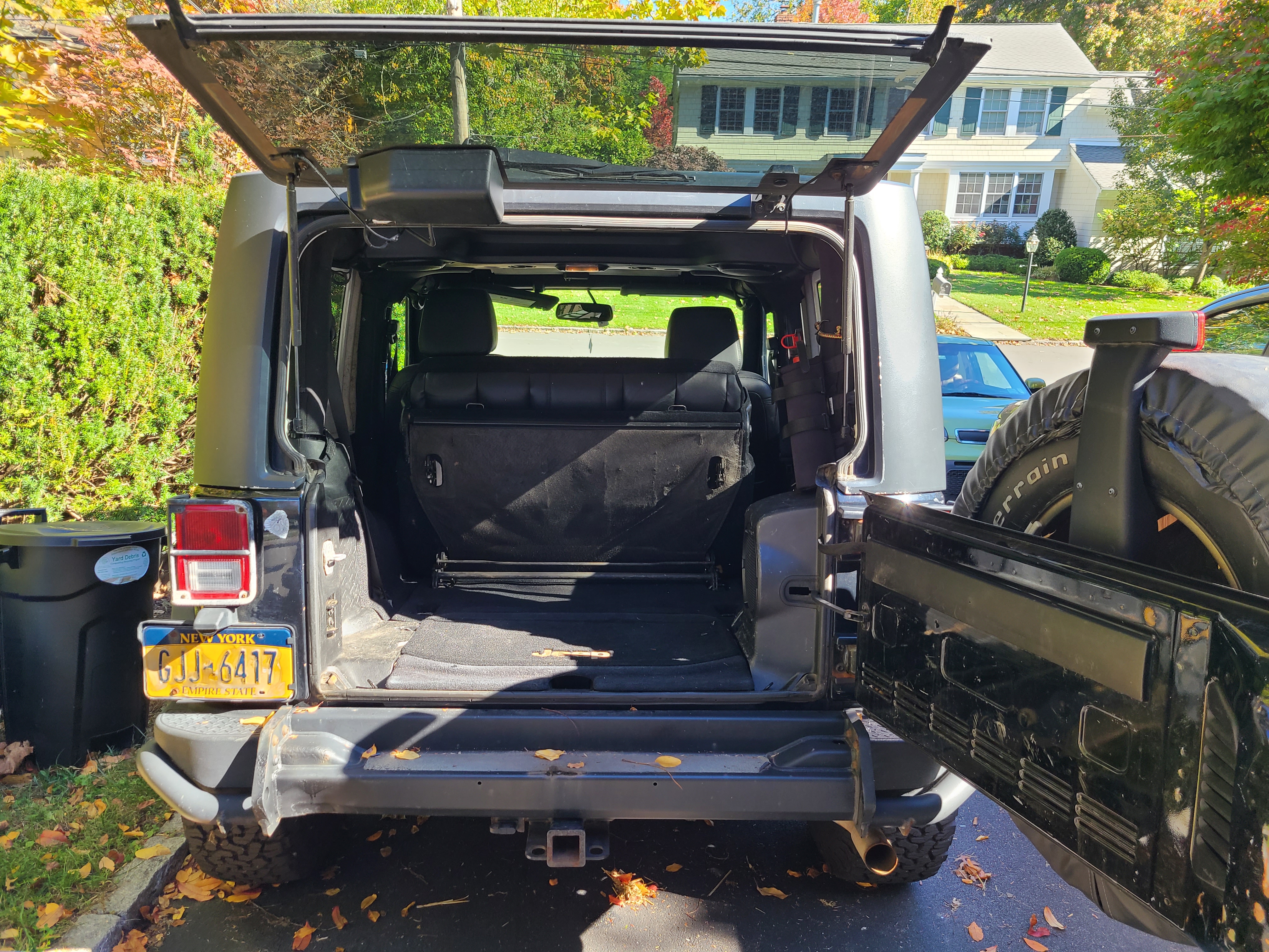 Used 2013 Jeep Wrangler Sahara AWD/4WD image 16