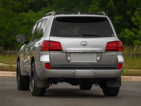 Used 2011 Lexus LX 570 4WD w/ Luxury Pkg image 24