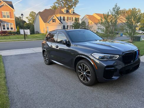 Used 2022 BMW X5 xDrive45e w/ M Sport Package AWD/4WD image 4