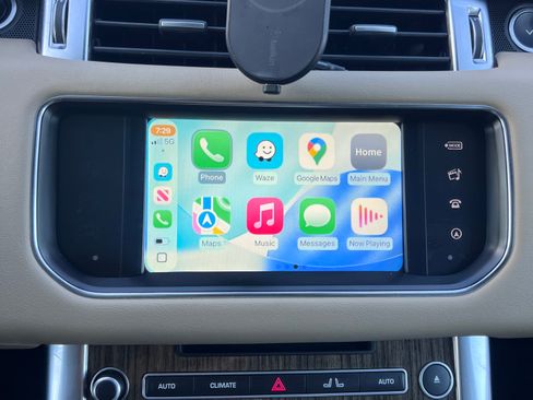 Used 2016 Land Rover Range Rover Sport HSE image 9