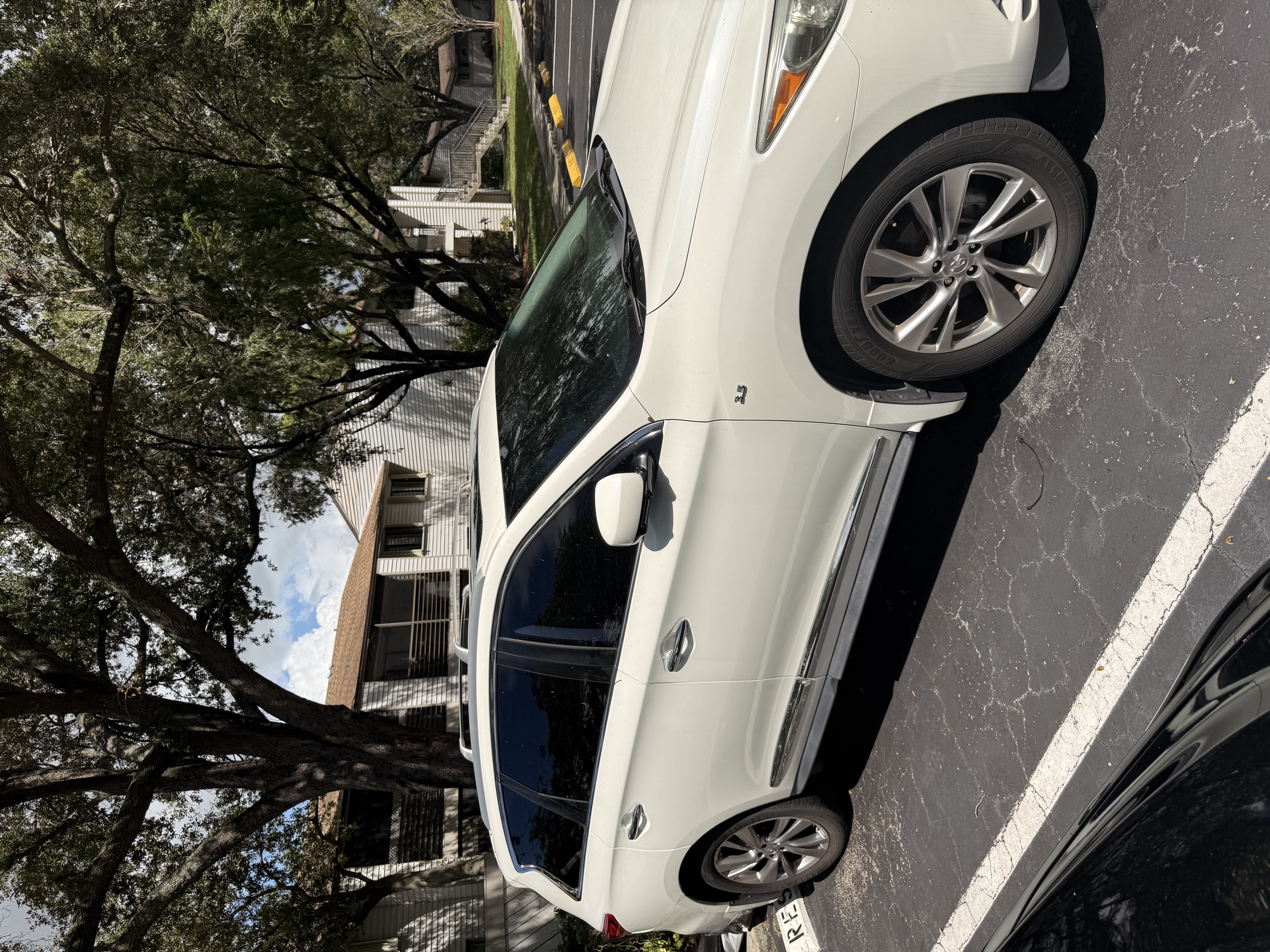 Used 2015 INFINITI QX60 FWD w/ Deluxe Touring Package image 1