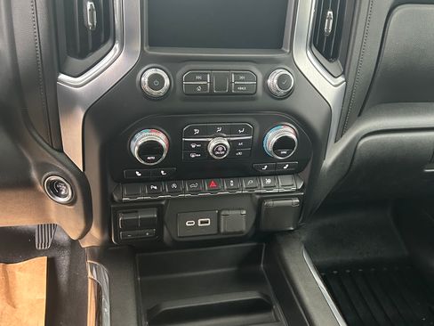 Used 2020 GMC Sierra 1500 Elevation w/ Elevation Value Package image 13