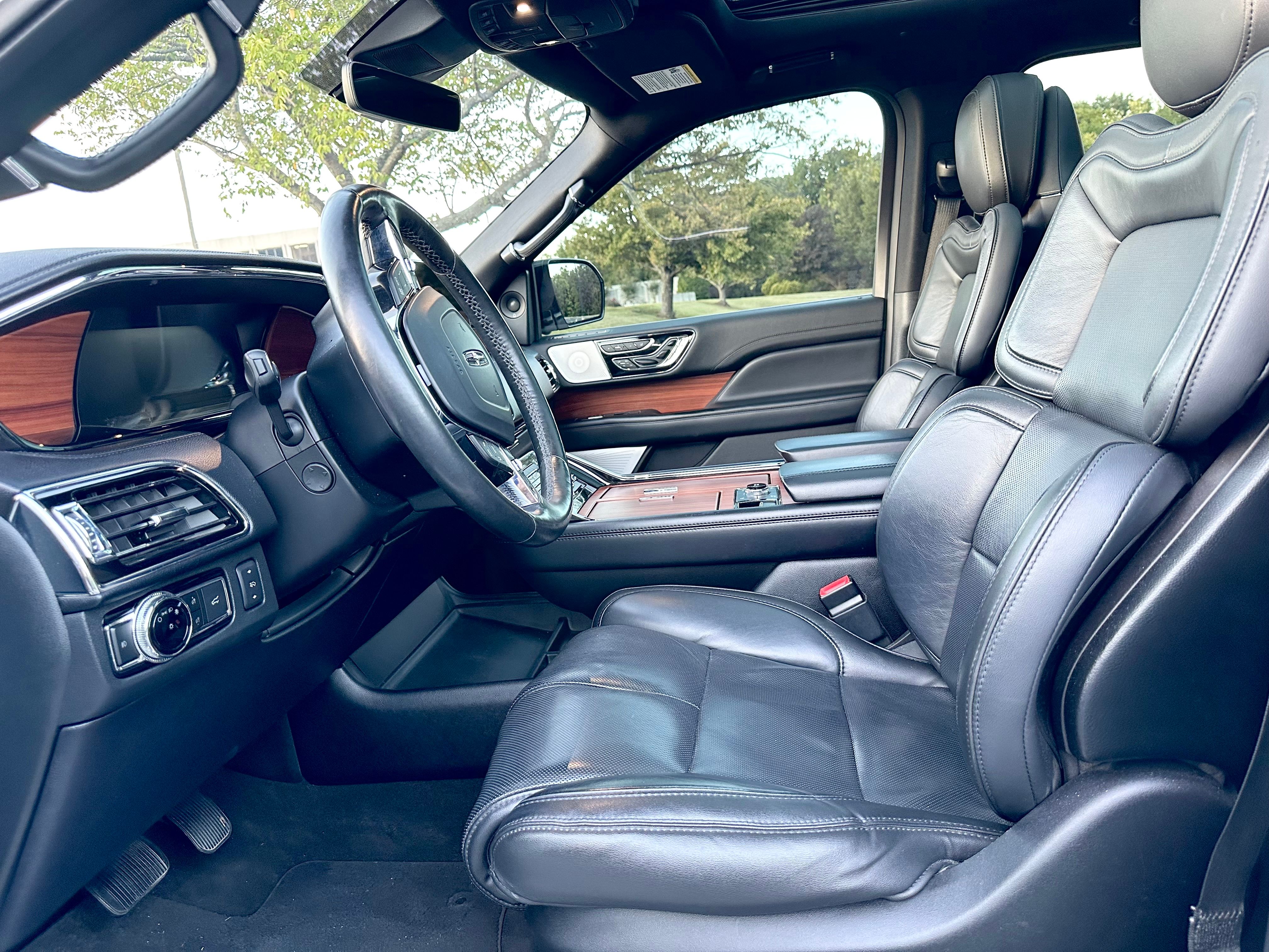 Used 2019 Lincoln Navigator L Reserve AWD/4WD image 16