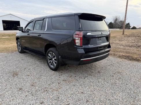 Used 2021 Chevrolet Suburban LS w/ Driver Alert Package image 8