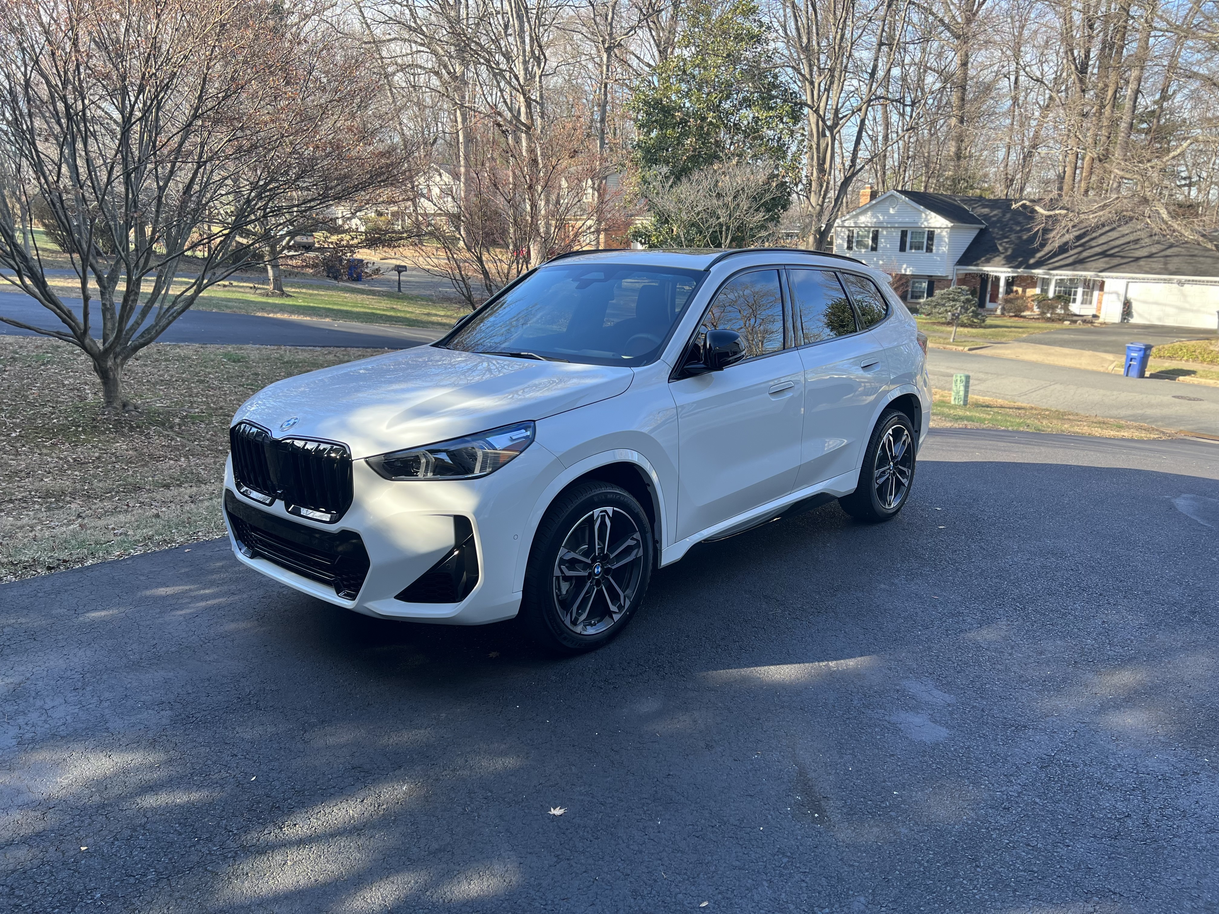 Used 2023 BMW X1 xDrive28i w/ Premium Package AWD/4WD image 1