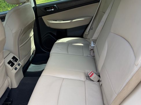 Used 2017 Subaru Outback 2.5i Limited AWD/4WD image 11