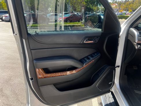 Used 2019 Chevrolet Tahoe Premier w/ Premier Plus Edition image 16
