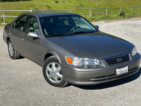 Used 2001 Toyota Camry CE image 2