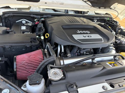 Used 2017 Jeep Wrangler Unlimited Sahara w/ Max Tow Package image 6