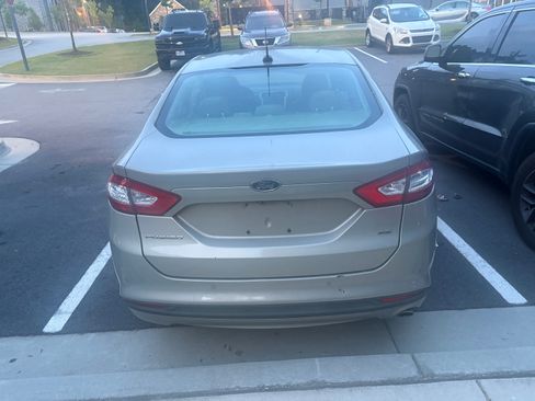 Used 2016 Ford Fusion SE FWD image 6