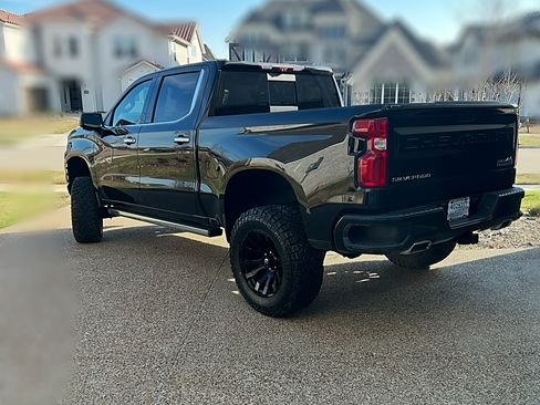 Used 2020 Chevrolet Silverado 1500 High Country w/ Technology Package image 8