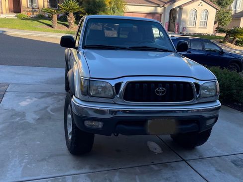 Used 2003 Toyota Tacoma PreRunner RWD image 3