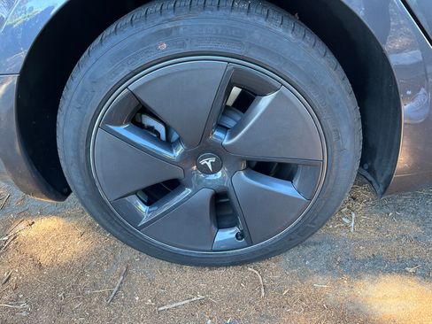 Used 2023 Tesla Model 3 Standard Range image 17