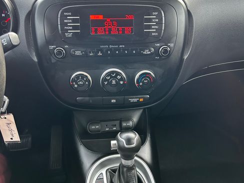 Used 2014 Kia Soul FWD image 17