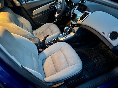 Used 2012 Chevrolet Cruze LT image 11