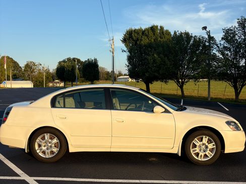 Used 2005 Nissan Altima 2.5 S w/ (S02) Side Airbags Pkg FWD image 8