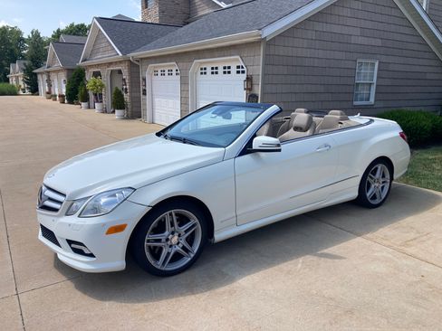 Used 2011 Mercedes-Benz E 550 Cabriolet image 2