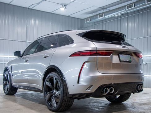Used 2025 Jaguar F-PACE SVR 575 Edition image 30