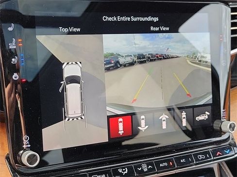 Used 2022 Jeep Grand Wagoneer Series III w/ Rear Seat Video Group 1 image 18