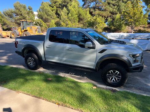 Used 2017 Ford F150 Raptor w/ Equipment Group 802A Luxury AWD/4WD image 4