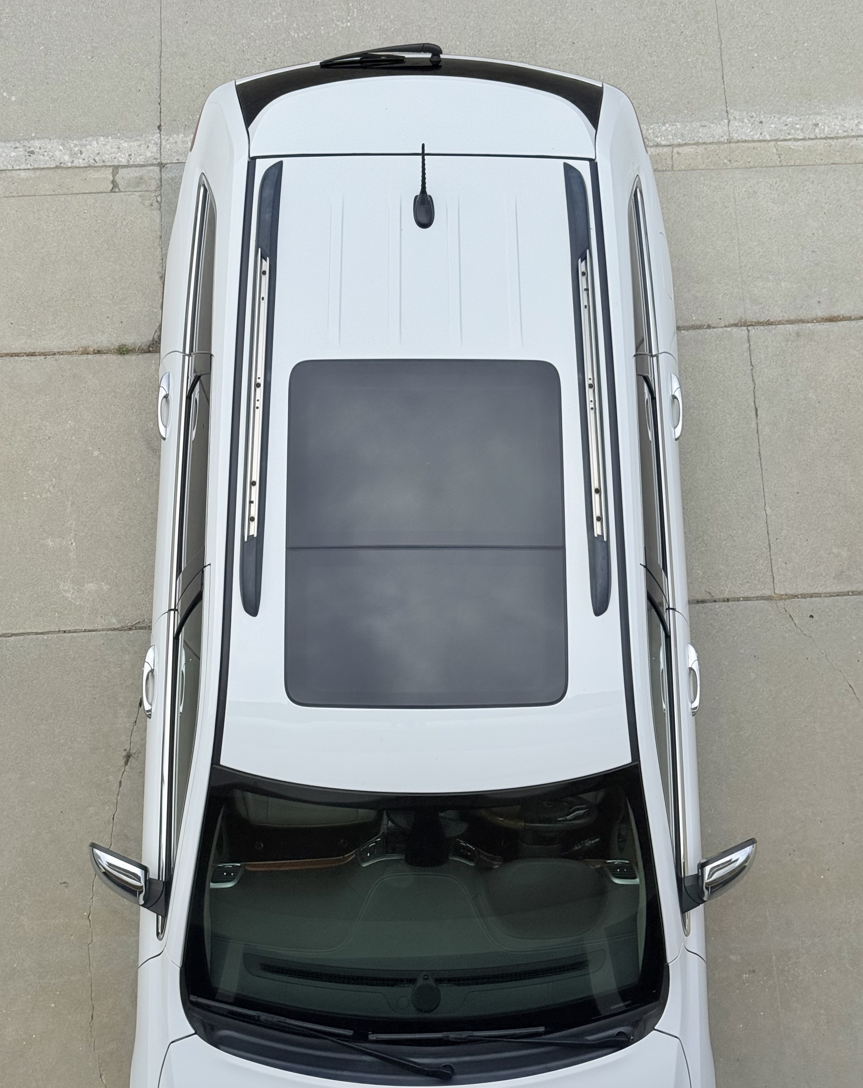 Used 2013 Jeep Grand Cherokee Overland w/ Advance Technology Group RWD image 23