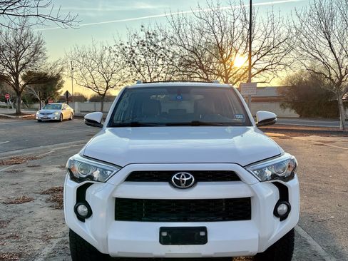 Used 2016 Toyota 4Runner SR5 Premium RWD image 5