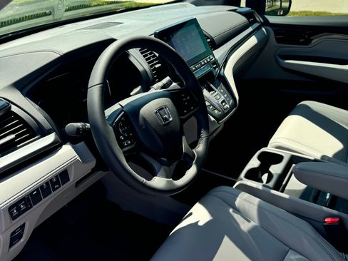 Used 2024 Honda Odyssey Touring image 8