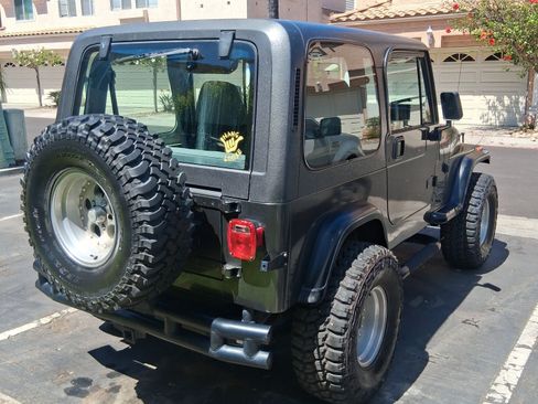 Used 1993 Jeep Wrangler 4WD image 5