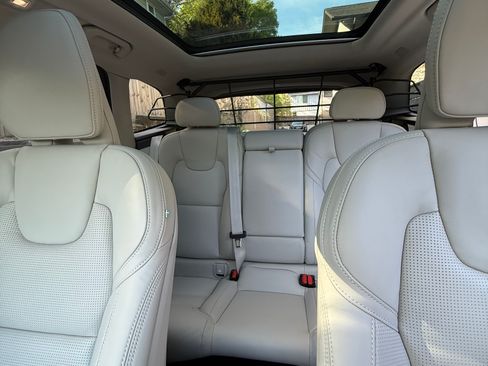 Used 2026 Volvo XC60 T8 Ultra w/ Protection Package Premier image 10