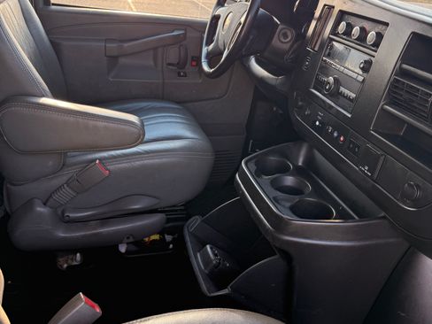 Used 2019 Chevrolet Express 3500 w/ Driver Convenience Package image 10
