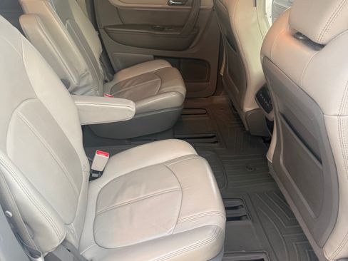 Used 2017 Chevrolet Traverse LT AWD/4WD image 6