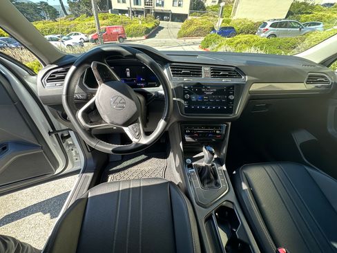 Used 2022 Volkswagen Tiguan SE FWD image 10
