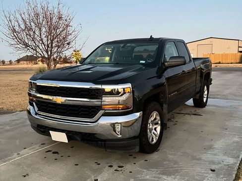 Used 2018 Chevrolet Silverado 1500 LT w/ All Star Edition image 9